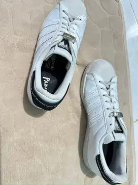 Adidas superstar Parley Ukuran 42  (26,5 cm)