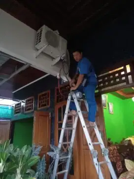 Jasa servis AC kulkas frezer showcase mesin cuci dan bongkar pasang AC