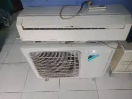 Jual AC Daikin kondisi masih bagus