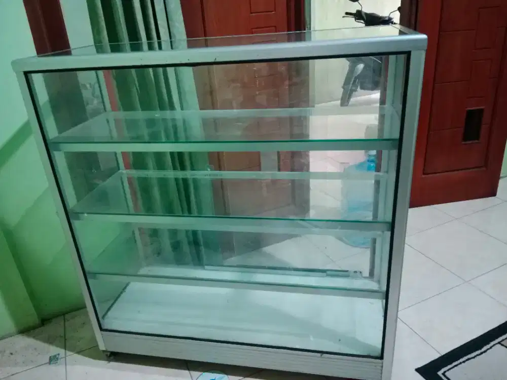 dijual cepat etalase 4 susun