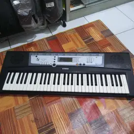 Yamaha psr E213