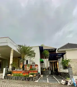 Dijual Villa di Kota Batu