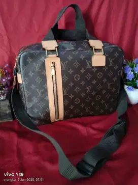 Tas kerja Louis Vuitton