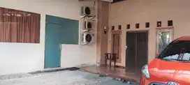 Jual murah  rumah besar 2 lt  dipinggir jalan area bisnis pejaten
