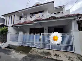 Dijual Rumah 2 lt Minimalis bagus siap huni startegis di Pulomas