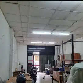 DISEWAKAN ada LIFT RUKO HAJI NAWI JAKARTA SELATAN PINGGIR JALAN RAMAI