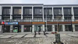 Dijual Ruko Hampton Hadap Jalan Siap Pakai di Paramount