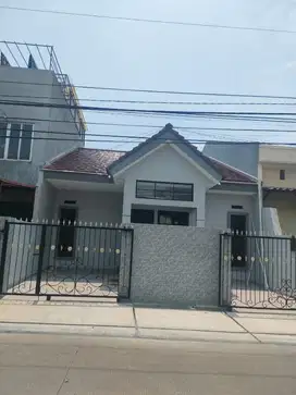 Rumah 1 1/4 lantai siap huni full renovasi di Griya loka bsd
