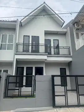 Rumah 2lantai di Kencana loka siap huni rapi bersih