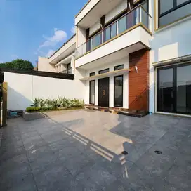 Rumah di Nusaloka 180m² dgn row jalan depan lebar, lingkungan yg aman