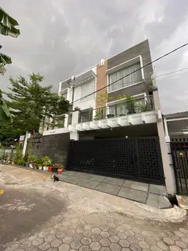 TURUN HARGA Rumah Modern Di Komplek Billymoon Pondok Kelapa Jakarta Ti