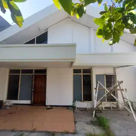 Rumah Manyar Kertoadi Row 2 mobil TURUN HARGA