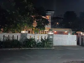 Dijual Rumah 2 Lt Mewah Startegis Pusat kota Siap Huni Di bintaro