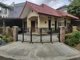 Rumah 1lantai hoek 182m² di Griyaloka 1.2 Murah