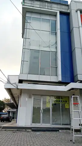 Ruko The East Rapi Terawat Siap Huni Arah Jalan Raya Ex Bank