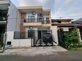Rumah 2lantai bangunan baru siap huni 112m² di Griya loka