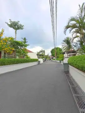 Rumah townhouse tipe minimalis ada Kolam renang