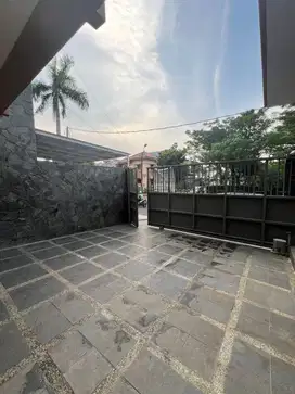 Dijual Rumah Townhouse Hoek Tengah Kota Semi Furnish di Meruya Jakbar
