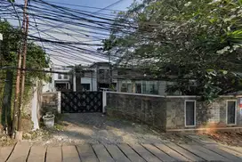 Rumah 2 Lantai di Kemang Utara, Hanya 10 Menit ke Tol Ampera