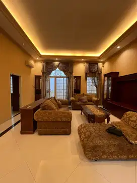 Dijual rumah mewah di PIK