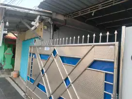 Dijual rumah + tempat usaha + kolam renang di madiun kota