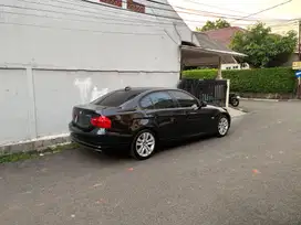 BMW 320i 2010 Bensin