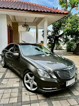 Mercedes Benz E300 Panoramic Sunroof CBU Pristine Condition