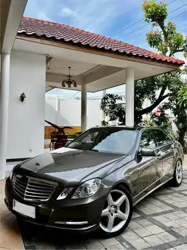 Mercedes Benz E300 Panoramic Sunroof CBU Pristine Condition