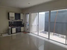 DISCOVERY LUMINA RUMAH CANTIK DAN TERAWAT EMERALD CIELO FLAMINE EOLA