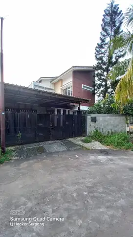 Rumah 2 Lantai Rapih Terawat di Kencana Loka BSD CITY
