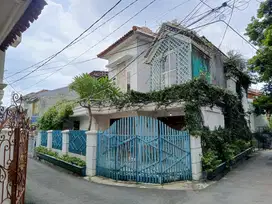 Rumah Hoek 2 Lantai Di Tebet Barat Dalam, Hanya 5 Menit Ke Tol Tebet