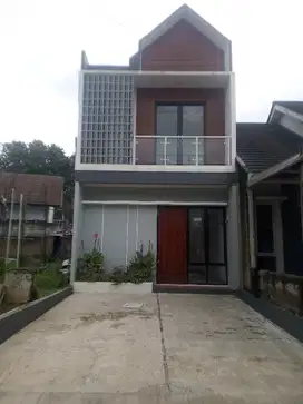 Rumah 2 lantai siap huni dicipayung depok.ede