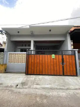 Rumah Boulevard Hijau Di Harapan Indah, Bekasi