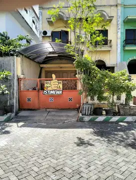 Dijual rumah 2 lantai Taman Pondok Indah Wiyung