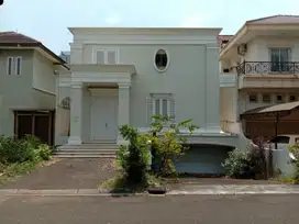 Dijual Rumah Taman Beverly Golf  Design klasik eropa di Karawaci