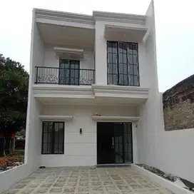 Rumah 2 lantai siap huni dekat alun-alun kota Depok.ede