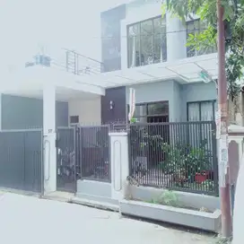 Di jual rumah bagus 2 lantai siap huni di Margahayu permai