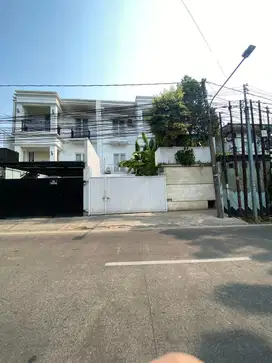 Dijual Rumah Mewah Megah 2 Lantai di Lebak Bulus