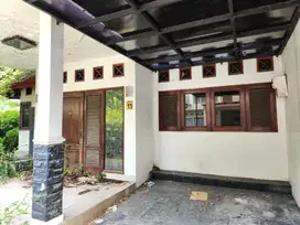 Dijual murah rumah kosong di bintaro luas 180 m²