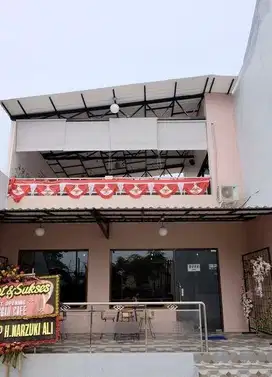 Disewakan Bangunan Bekas Cafe – Siap Pakai, Parkiran Luas 200 m²