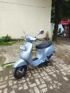 Vespa LX125 Tahun 2023 Like New KM 5 Ribuan