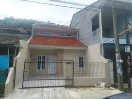 Rumah 1-1/2 lantai di Griya Loka BSD (Hen)