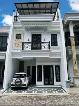 Rumah Mewah desain Classic dan Rooftop di Pasar Minggu Jaksel