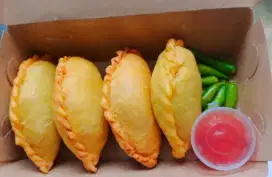 Aneka pastel isi mulai dari harga 15.000/Box