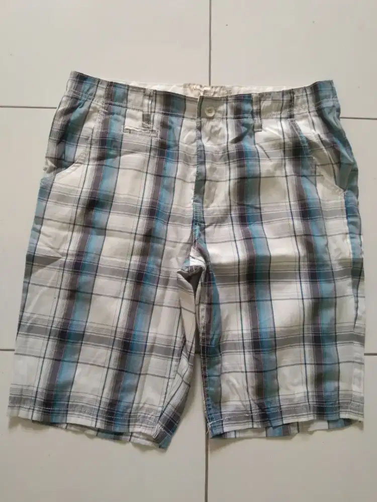 Celana pendek merk Abercromble