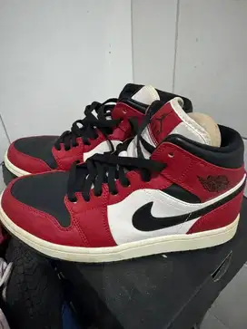 Air Jordan Mid Chicago
