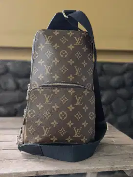 Tas selempang dada brand Louis Vuitton france