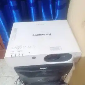 Projektor panasonic fx 400
