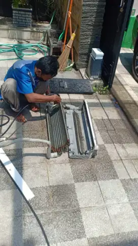 Panggilan jasa pasang AC ke rumah