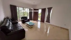 Rumah Golf Island private pool luas 7+1 kamar, furnished rapi